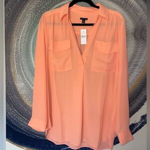 Ann Taylor Camp shirt. NEW with tag.
Lightweight/semi-sheer.